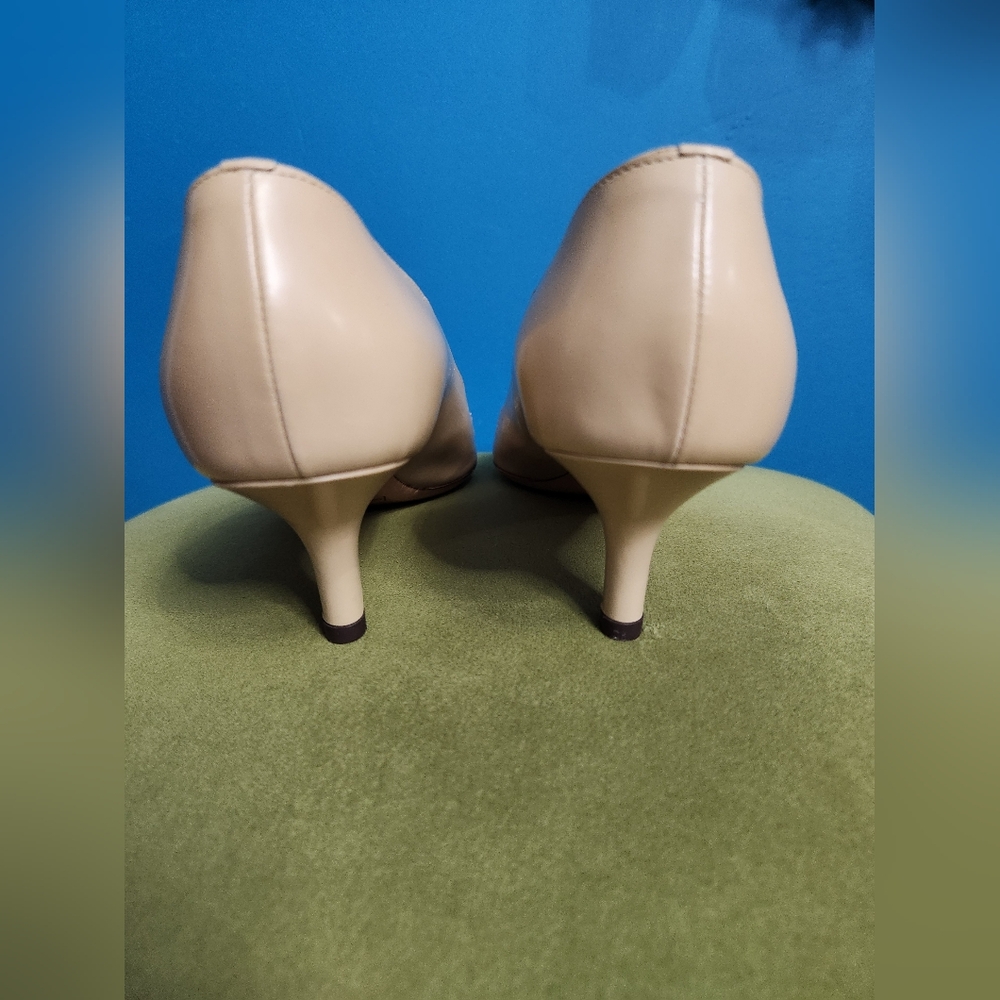 ✨️Final Price✨️Sz 8.5 Vntg Marc Jacobs Nude Leather Kitten Pump (Made In ITALY) - Picture 2 of 10